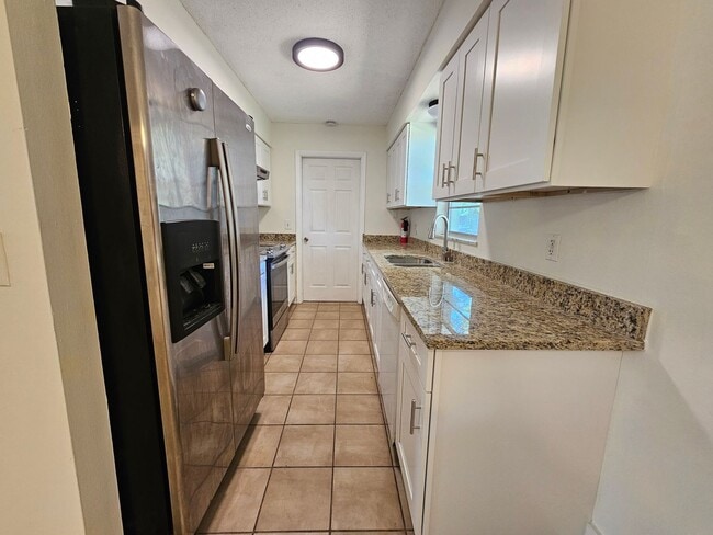Building Photo - Cozy 3 Bedroom 2 bathroom Home in Prime Or...