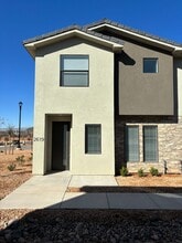 Building Photo - 2619 E Wake Frst Ln