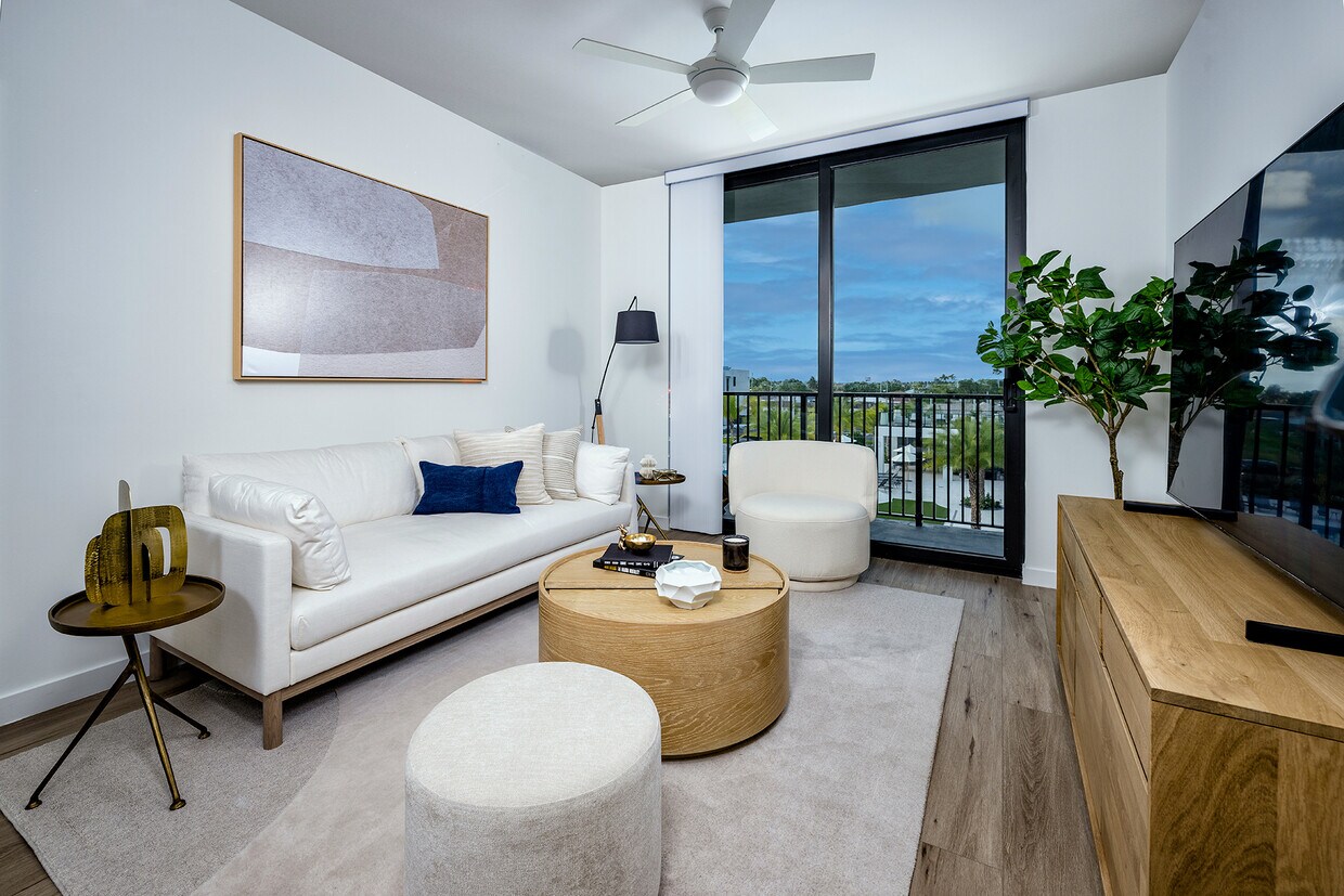 Foto principal - 630 W 71st Pl