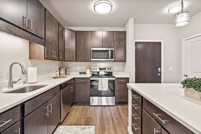 La Cocina 85 | Apartamentos - The 85 at Maple Grove