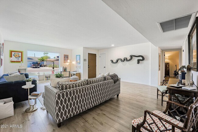 Foto del edificio - 8133 N 16th Dr