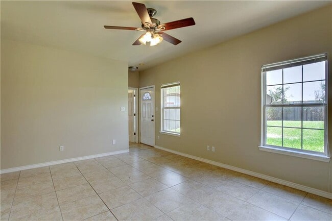 Building Photo - 1105 Cuernavaca Dr N