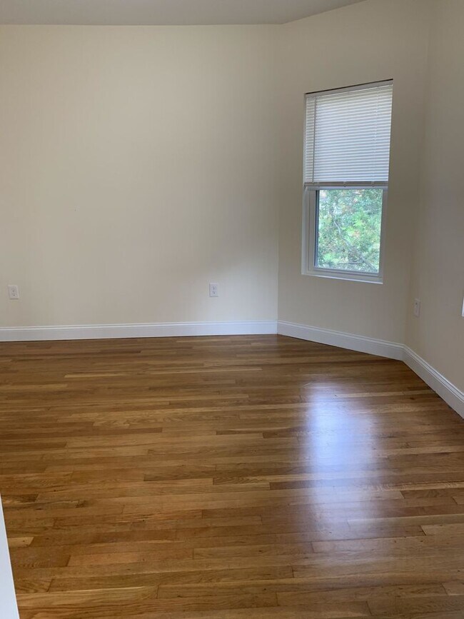 Foto del edificio - 6/1 No Fee! Sunny, updated 3BR in Porter Sq!