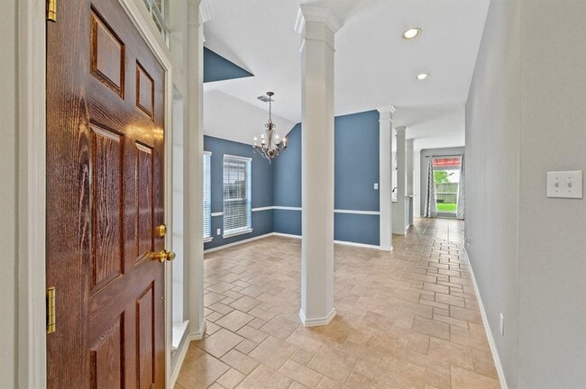 Building Photo - 3702 Glenhill Dr