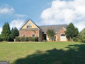 Building Photo - 1141 Whispering Lakes Trail