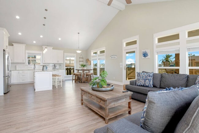 Building Photo - 1973 Ave H