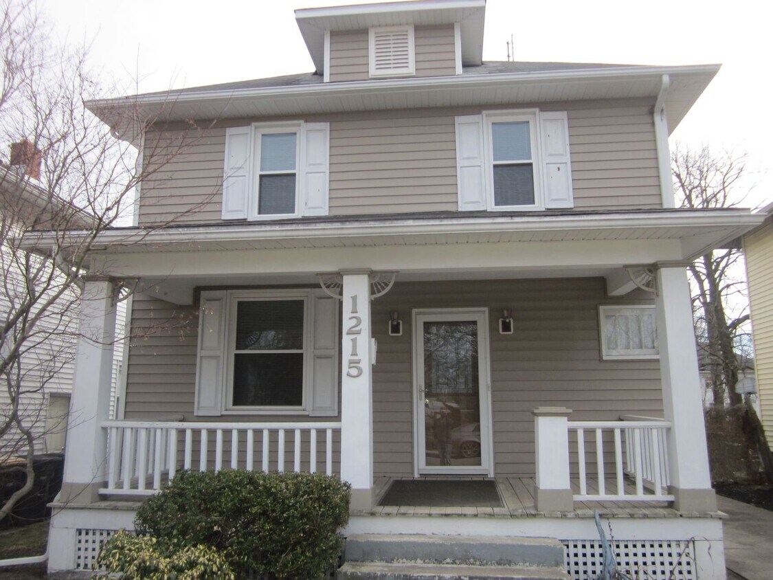 Primary Photo - 1215 Sinclair Street - Three Bedroom Two S...