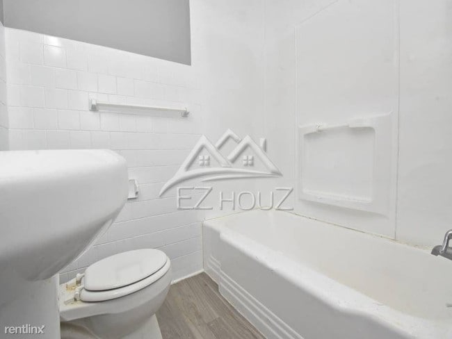 Building Photo - 2 br, 1 bath Apartment - 379 Marydell Rd