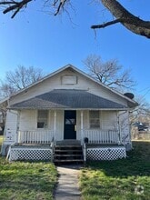 Building Photo - 527 W Elm St