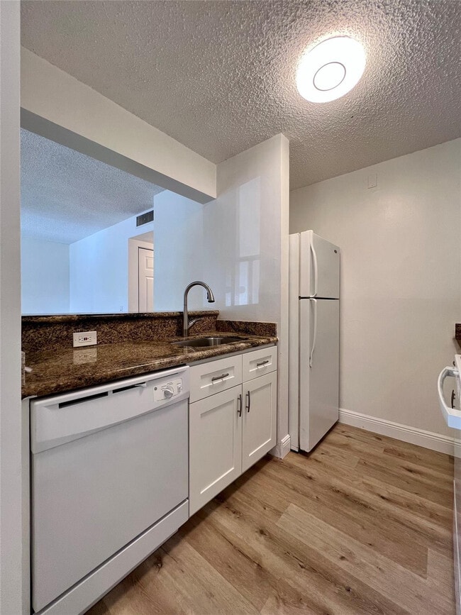 Building Photo - 1013 Meadows Cir