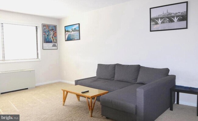 Foto del edificio - 3515 Washington Blvd