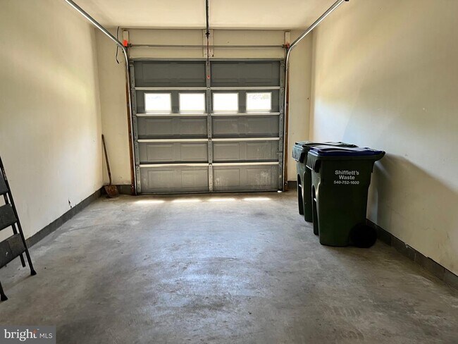 Building Photo - 11307 Macon Dr