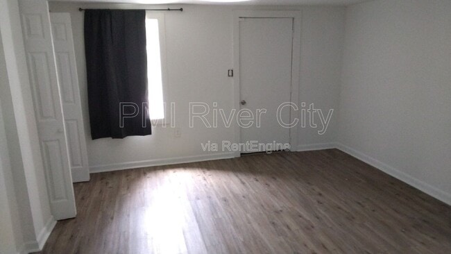 Foto del edificio - 8136 Siskin Ave
