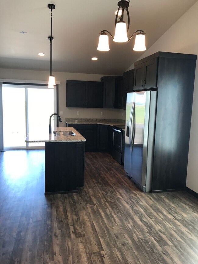 Foto del edificio - 4 bed 3 bath Single Family Home