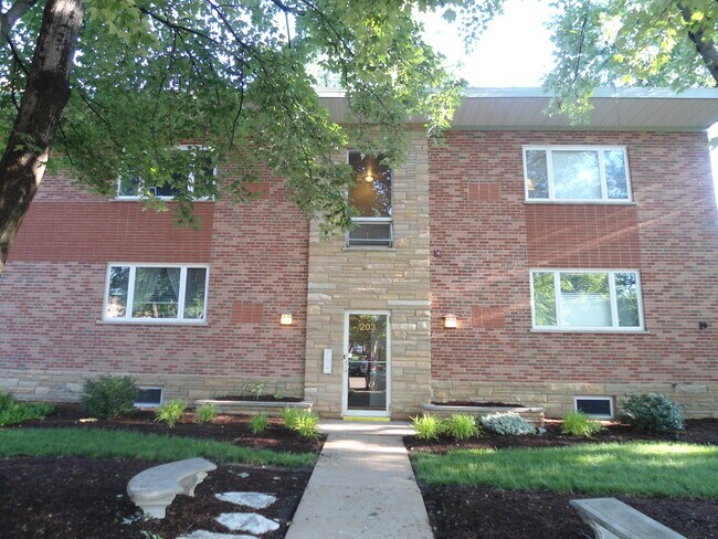 Foto del edificio - 203 Monclay Ct
