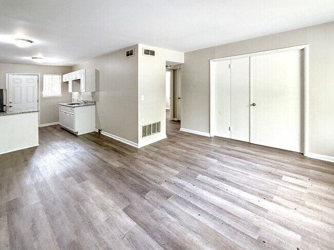 Foto del edificio - 7740 Rugby Ave