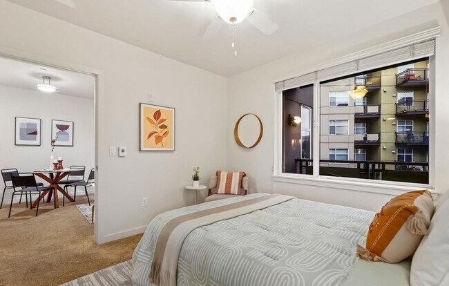 Building Photo - Enjoy comfort and luxury Seattle 1 bed/1 b...