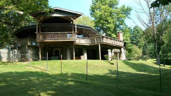 Foto del edificio - 68 Tearley Ln