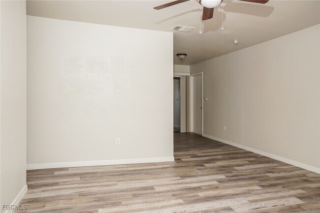 Foto del edificio - 5940 Talbrook Rd