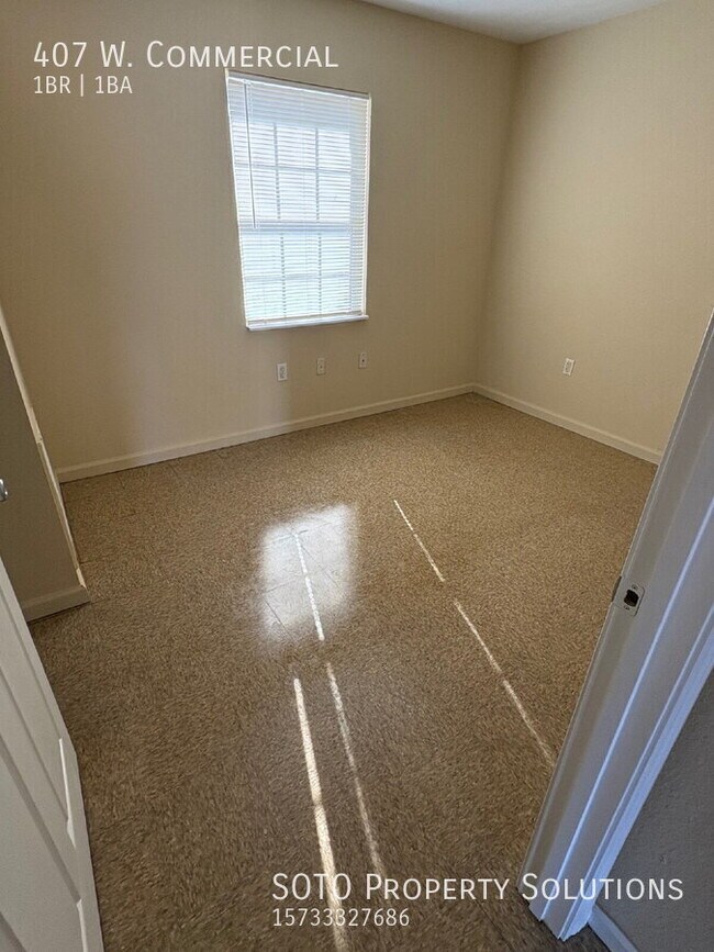 Foto del edificio - 407 W. Commercial-