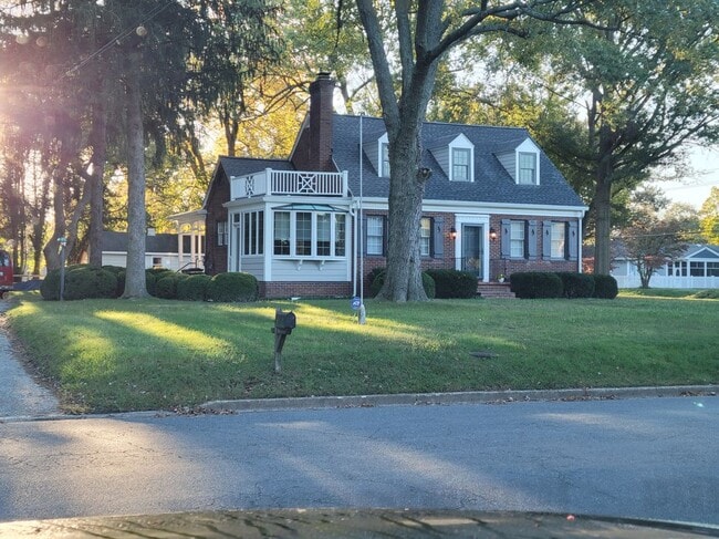 Building Photo - 126 Tred Avon Ave