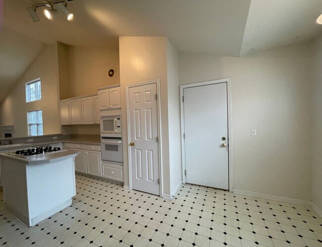 Foto del edificio - 4368 Pond Ridge Ct