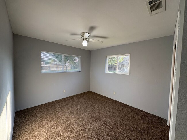 Building Photo - Spacious Home Near Shopping Center Rent Re...