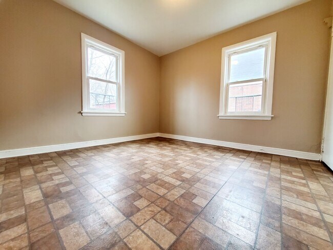 Building Photo - Section 8 Approved!!!  3 Bed 2 Bath Home w...