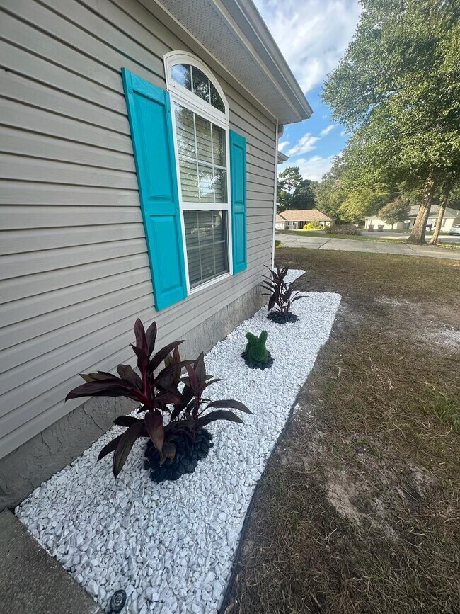 Foto del edificio - 329 Strawbridge Dr