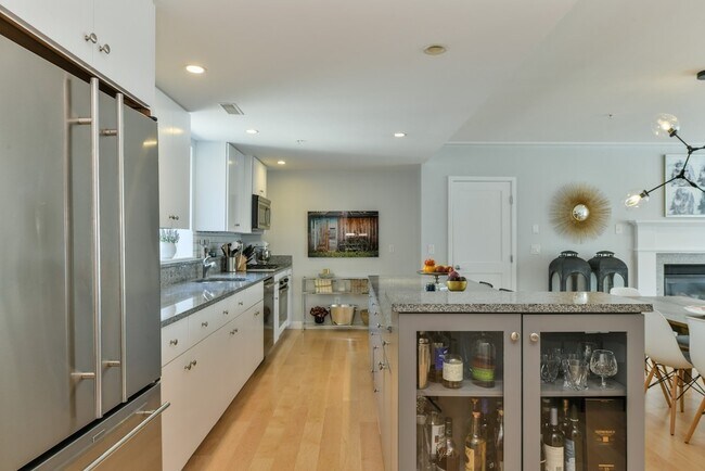 Foto del edificio - 335 W 2nd St