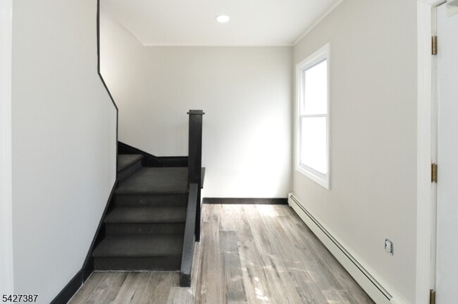 Foto del edificio - 142 Grand Ave