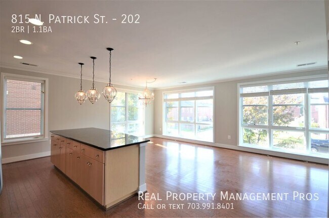 Foto del edificio - Sun Drenched Corner Condo- Old Town Alexan...