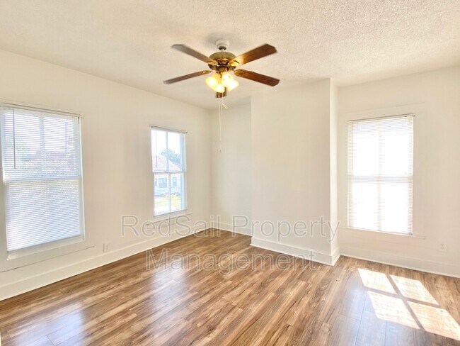 Foto del edificio - 1136 Jackson Ave