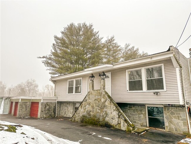 Building Photo - 375 Salt Point Turnpike