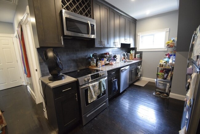 Foto del edificio - 33-35-35 Ridgemont St