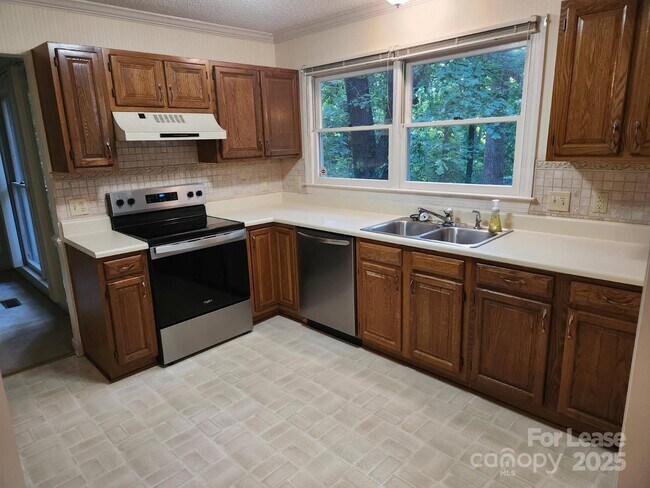 Foto del edificio - 4015 Brownes Ferry Rd