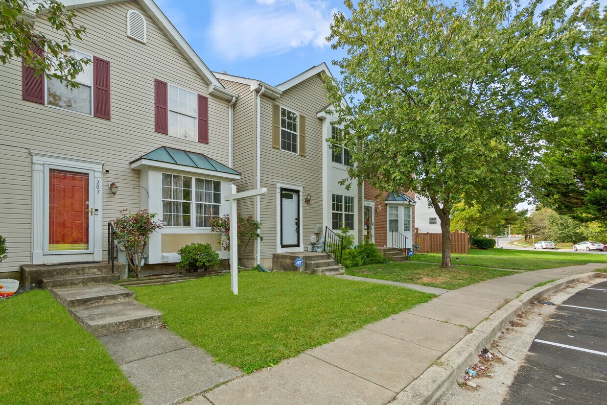 Primary Photo - 207 Langdon Farm Cir