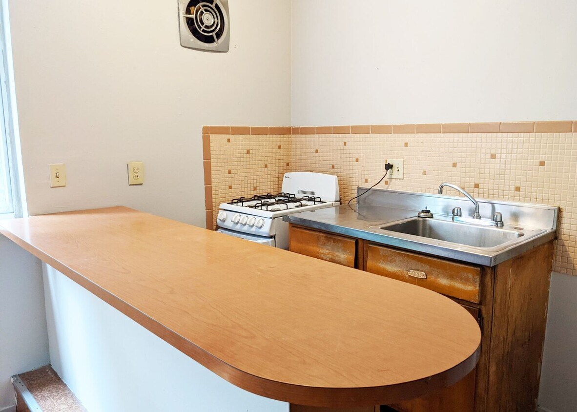 Foto principal - 3233 Whitfield Ave