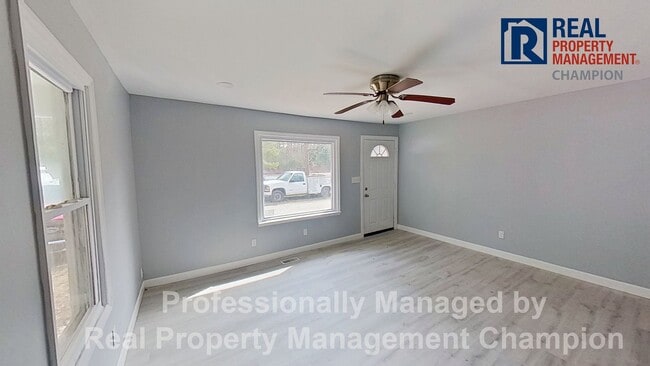 Building Photo - Recently Updated 3 BD/2 BA Home w/Open Floorplan and Attached Carport