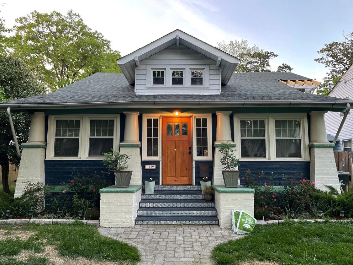 Primary Photo - 1650 Melrose Pkwy
