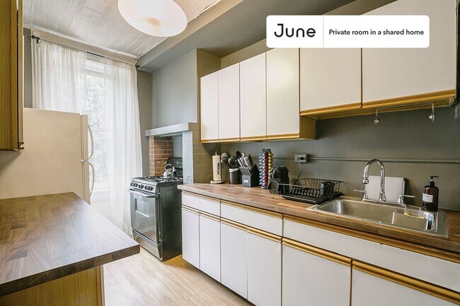 Foto del edificio - Room in Shared 5 bed/1 bath home in Hell's Kitchen