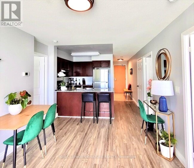 Photo du bâtiment - 68 Grangeway Ave