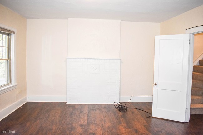Building Photo - 3 br, 1 bath Apartment - Walnut on Wightman