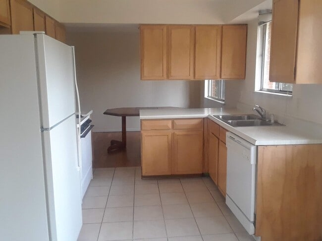 Building Photo - 810 Morgan Dr