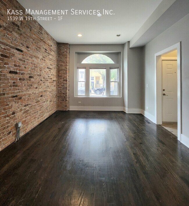 Foto del edificio - 1539 W 19th St