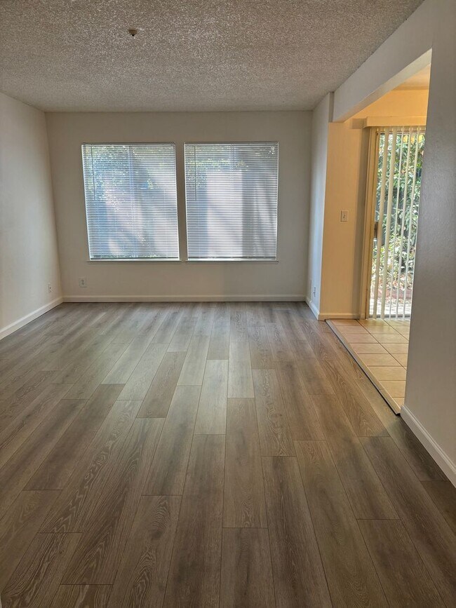 Building Photo - rh2015MountOlive