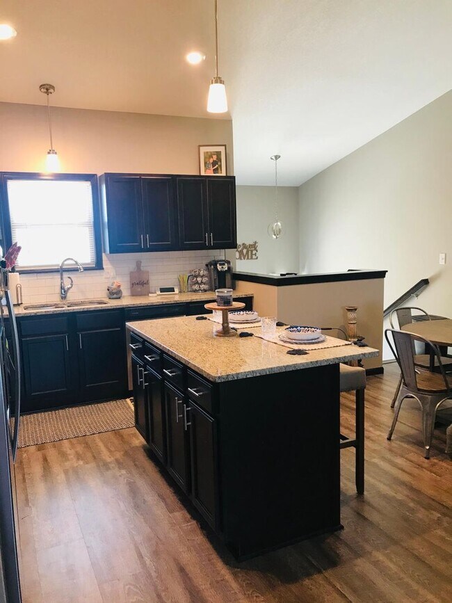 Foto del edificio - 12817/19 E Timber Lake Ct