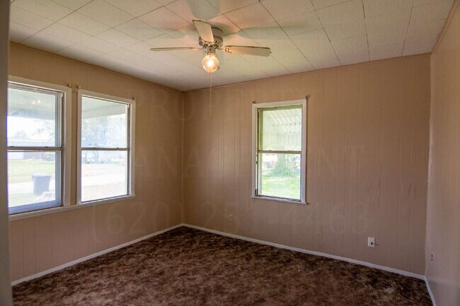 Foto del edificio - 1-Bedroom + Bonus Room 1-Bathroom Home