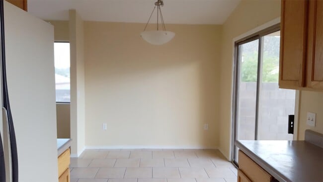 Foto del edificio - 5040 S Maple Ct