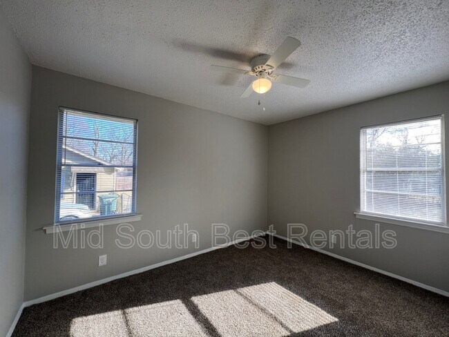 Building Photo - 4342 Falcon Dr